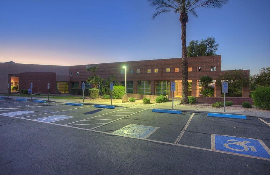 4530 E Ray Rd, Phoenix, AZ à louer - Photo du bâtiment - Image 2 de 4