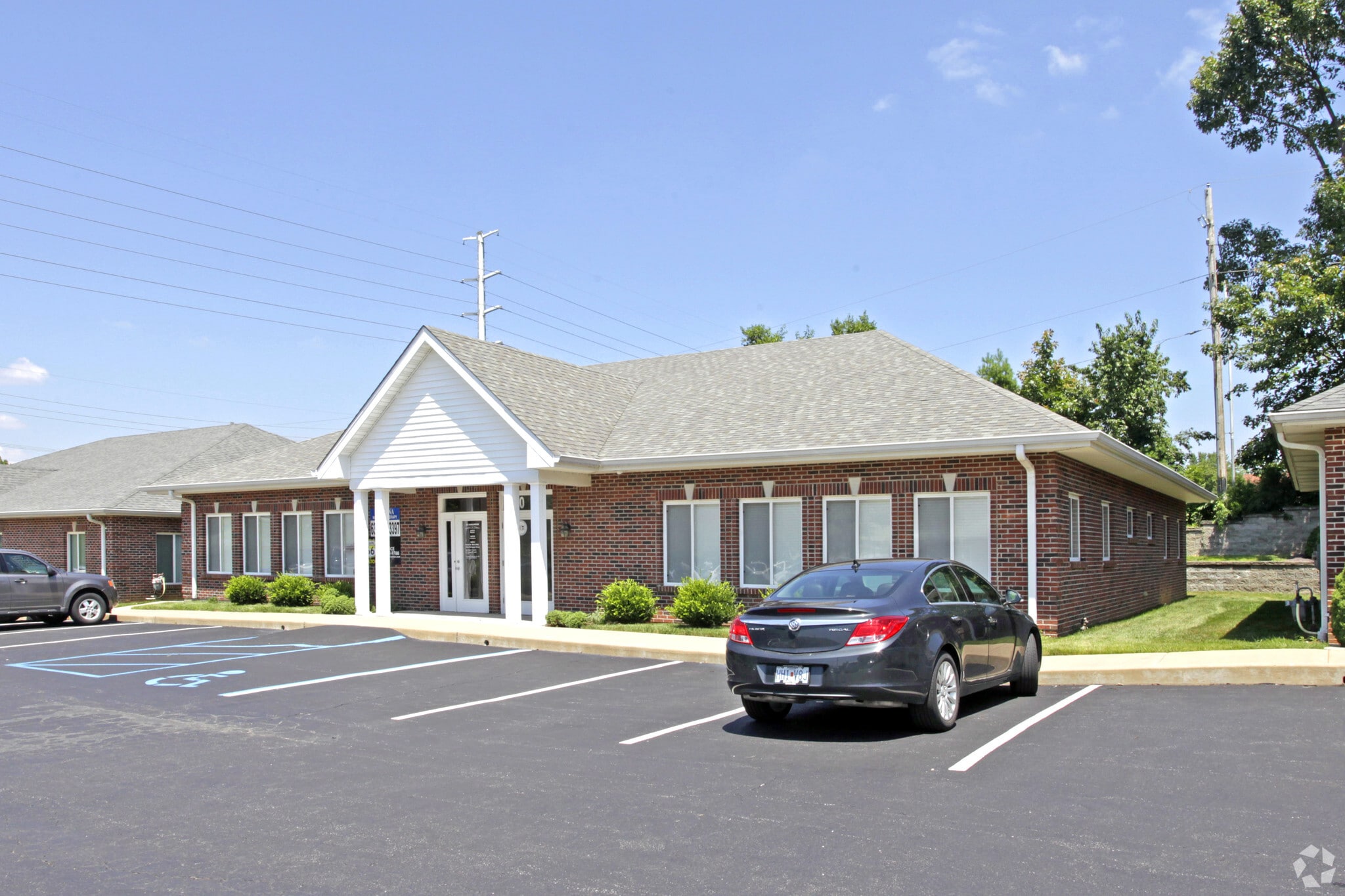 60 Gailwood Dr, Saint Peters, MO for lease Primary Photo- Image 1 of 41