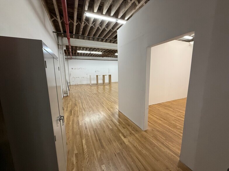 349-359 Scholes St, Brooklyn, NY à louer - Photo du bâtiment - Image 3 de 11