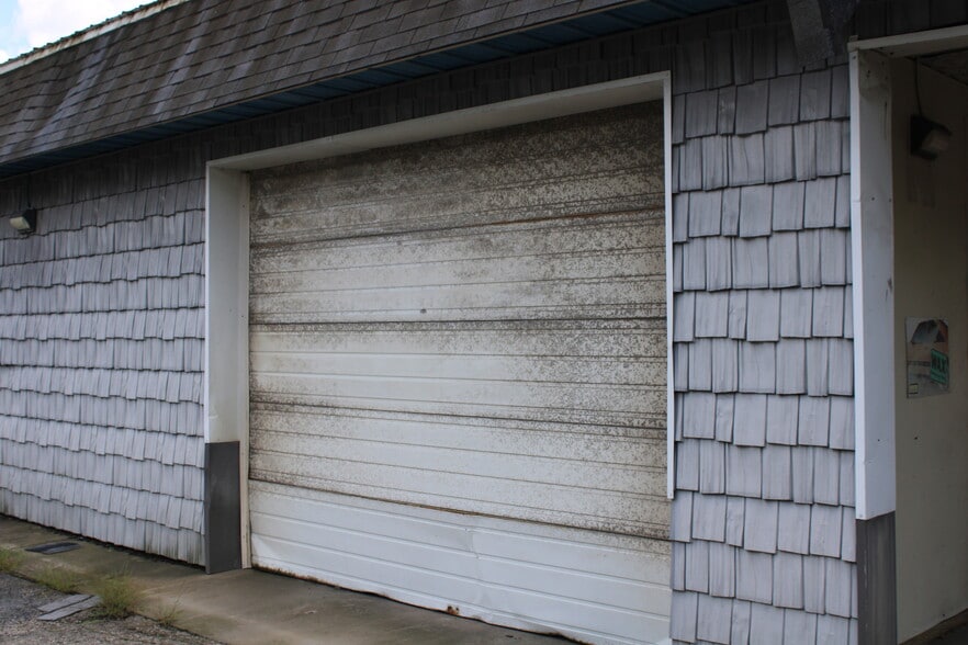 915 Michigan Ave E, Battle Creek, MI for sale - Building Photo - Image 3 of 9
