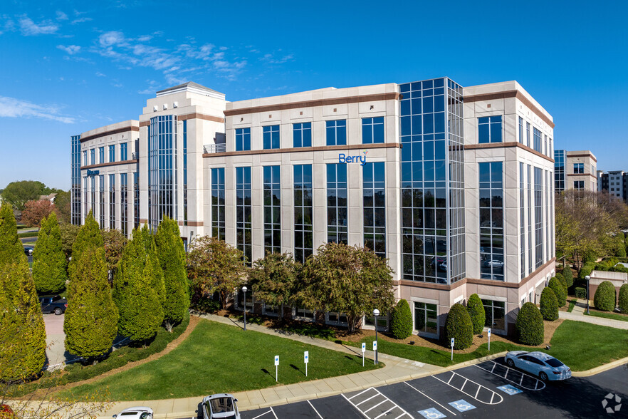 9115 Harris Corners Pky, Charlotte, NC for lease - Building Photo - Image 1 of 14