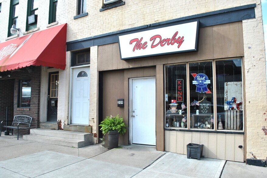 209 W Main St, Circleville, OH for sale - Building Photo - Image 2 of 35