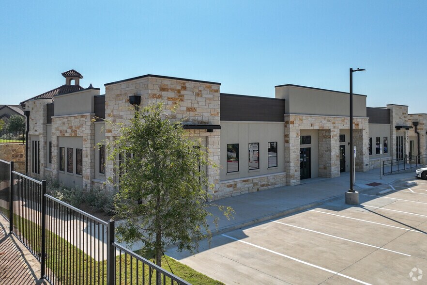 2168 N Lake Forest Dr, McKinney, TX à vendre - Photo du bâtiment - Image 2 de 4