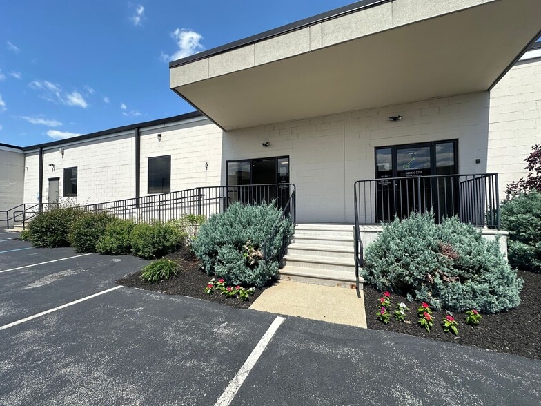 780 E Market St, West Chester, PA for lease - Building Photo - Image 2 of 3