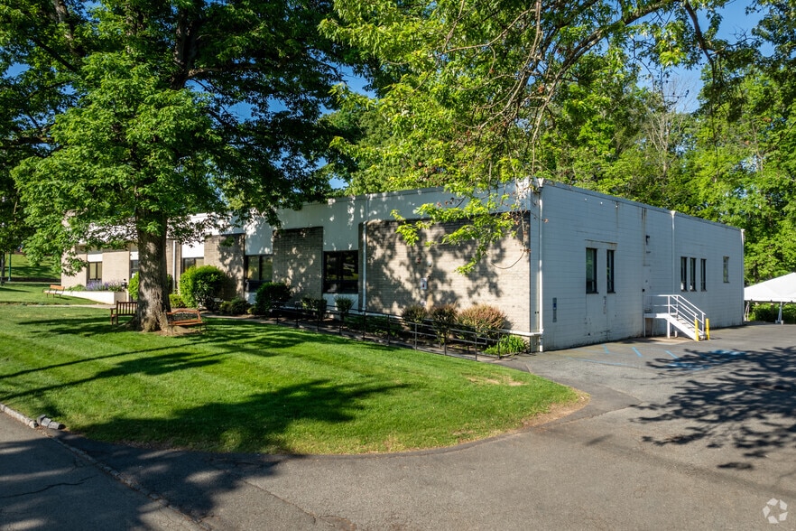 2 Russo Pl, Berkeley Heights, NJ for sale - Primary Photo - Image 3 of 12