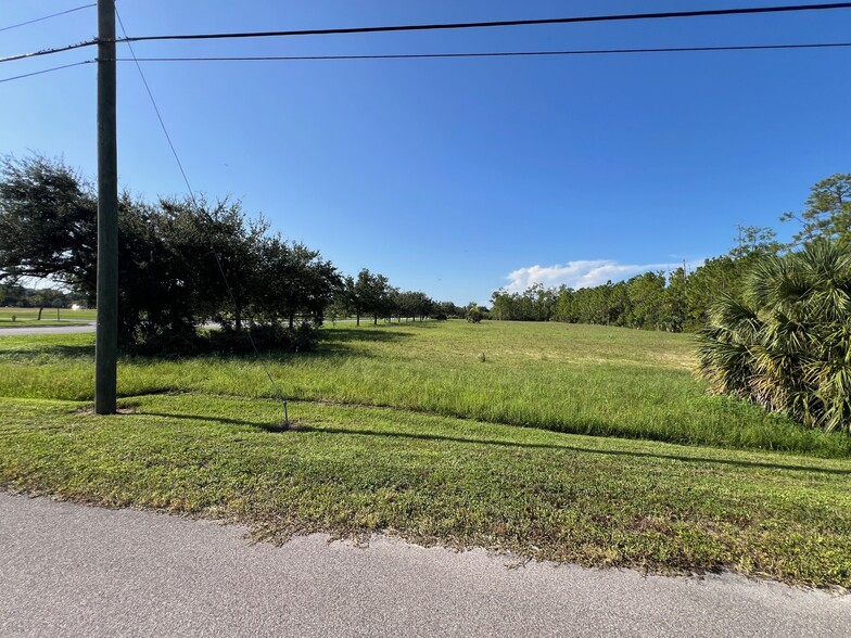 13500 Riverside Center Ct, Fort Myers, FL for sale - Building Photo - Image 1 of 6