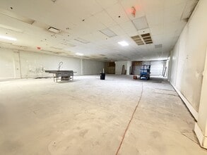 4 Pin Oak Dr, Branford, CT for lease Interior Photo- Image 2 of 9