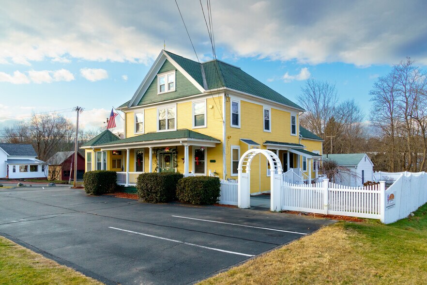 181 W State St, Granby, MA à vendre - Photo du bâtiment - Image 3 de 93