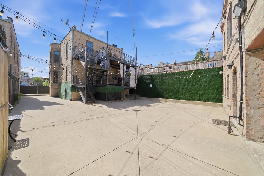 2635 N Kedzie Ave, Chicago, IL for lease - Building Photo - Image 3 of 4