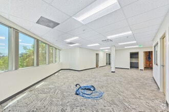 225 W Hospitality Ln, San Bernardino, CA à louer Photo intérieure- Image 2 de 5