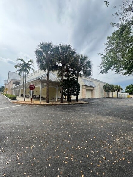 2325 SW Martin Hwy, Palm City, FL for lease - Building Photo - Image 2 of 8