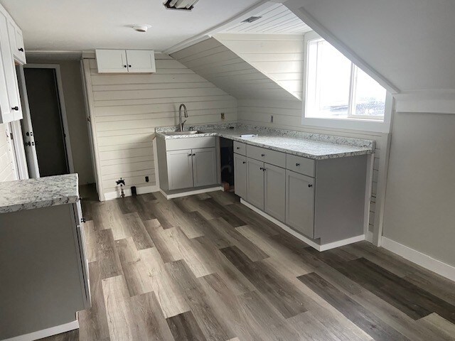 610 Oregon St, Oshkosh, WI à vendre - Photo du bâtiment - Image 2 de 15