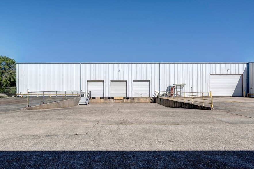 3020 Greens Rd, Houston, TX for lease - Building Photo - Image 1 of 10