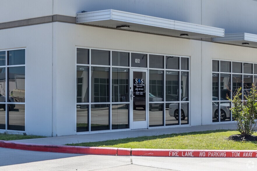 14426 Medical Complex Dr, Tomball, TX à louer - Photo du bâtiment - Image 3 de 9