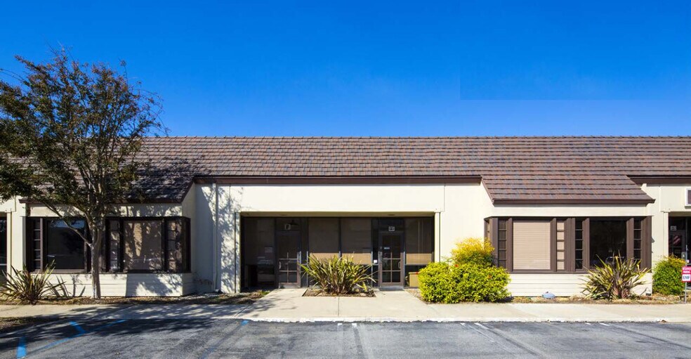 1900 E Warner Ave, Santa Ana, CA à louer - Photo du bâtiment - Image 2 de 6