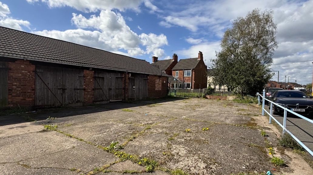 106 Oversetts Rd, Swadlincote for lease Building Photo- Image 1 of 3
