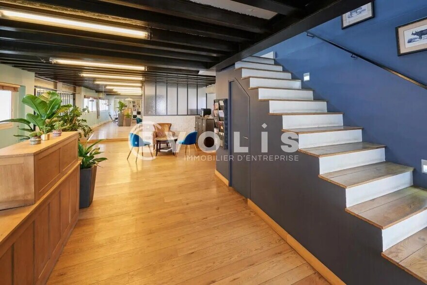 Office in Malakoff for lease - Building Photo - Image 3 of 12