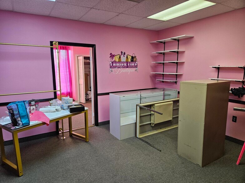 1523 S Green River Rd, Evansville, IN à louer - Photo du bâtiment - Image 2 de 18