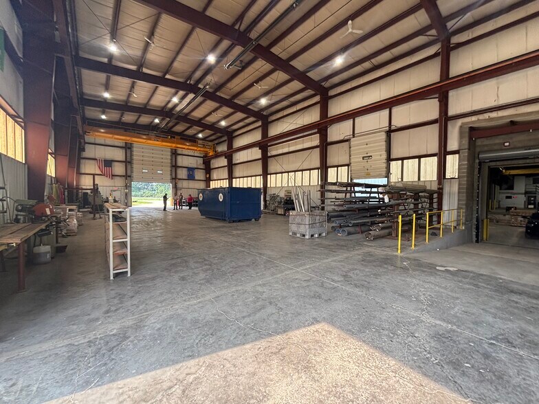 210 New Factory Rd, Sharon, WI à louer - Photo du bâtiment - Image 3 de 11