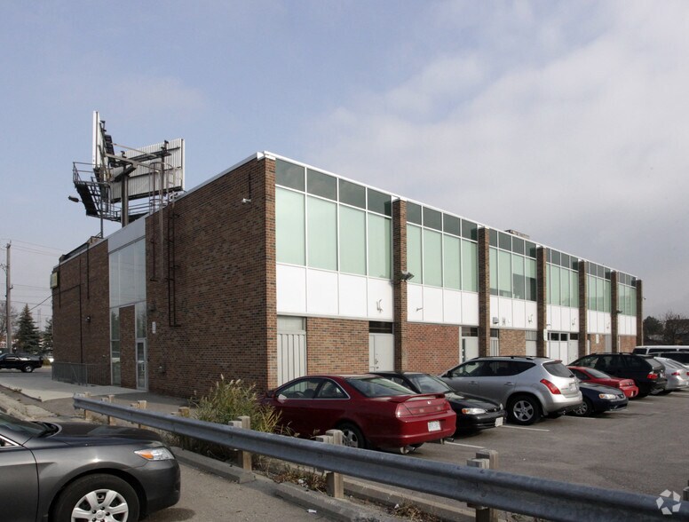 4101-4113 Steeles Ave W, Toronto, ON à louer - Photo du bâtiment - Image 2 de 2