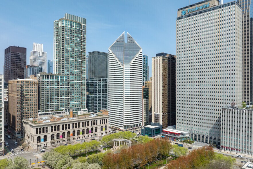 150 N Michigan Ave, Chicago, IL à louer - Photo du bâtiment - Image 1 de 25