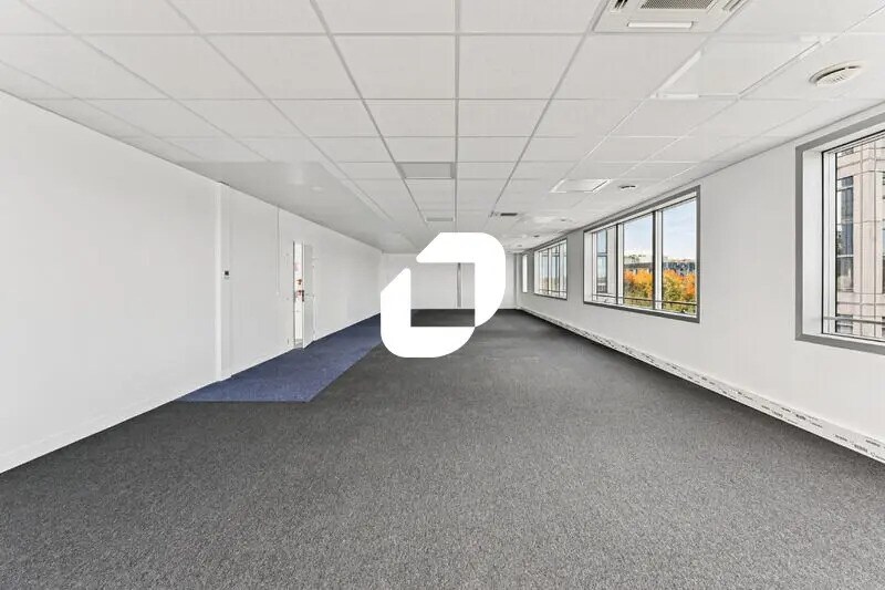 Office in Villepinte for lease - Interior Photo - Image 2 of 8