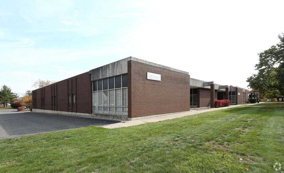 22 Prestige Park Cir, East Hartford, CT à louer - Photo du bâtiment - Image 2 de 6