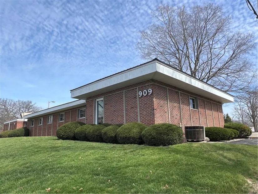 909 N Logan Ave, Danville, IL à vendre Photo principale- Image 1 de 24