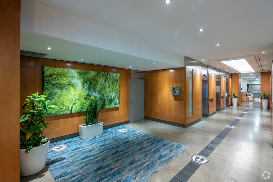 40 University Ave, Toronto, ON for lease - Lobby - Image 3 of 4