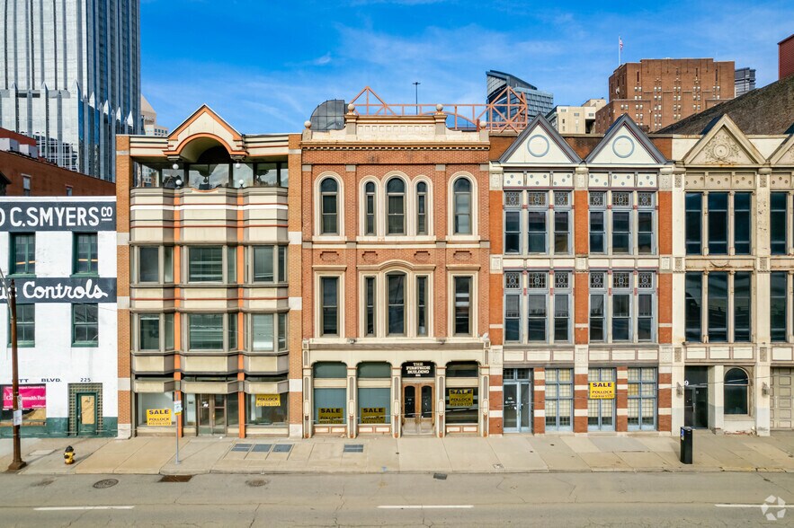 227 Fort Pitt Blvd, Pittsburgh, PA à louer - Photo du bâtiment - Image 2 de 41