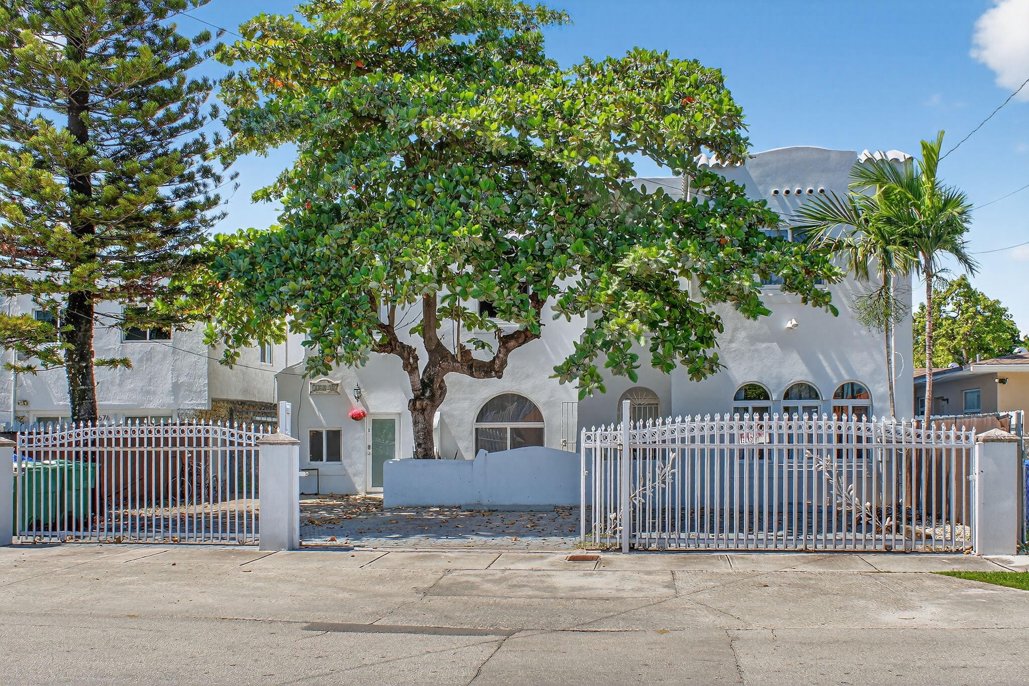 1680 NW 22nd Ct, Miami, FL for sale Primary Photo- Image 1 of 55