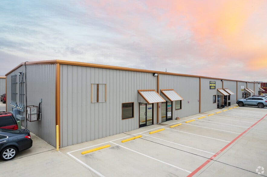 1919 Golden Heights Rd, Fort Worth, TX for lease - Building Photo - Image 3 of 19