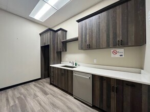 27304 152nd Ave SE, Kent, WA for lease Interior Photo- Image 2 of 5