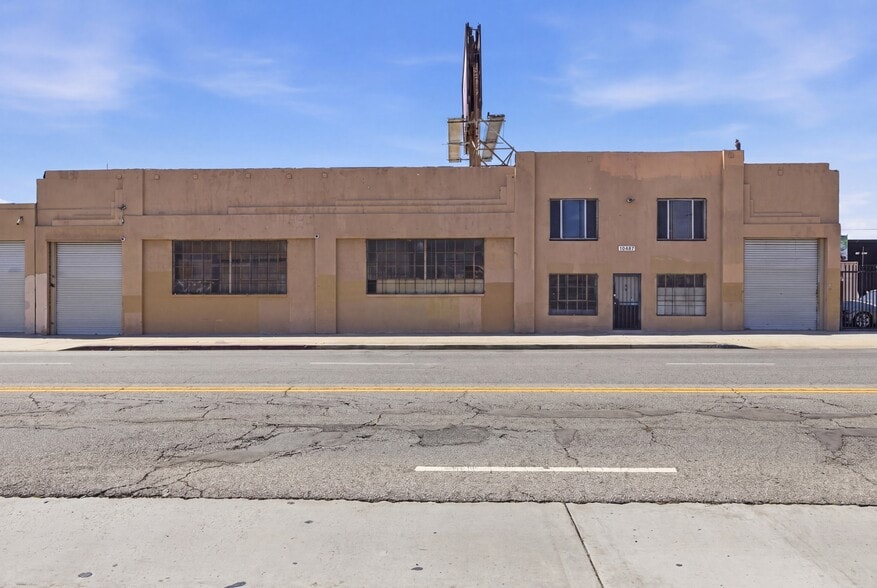 10477-10487 San Fernando Road portfolio of 4 properties for sale on LoopNet.ca - Building Photo - Image 3 of 12