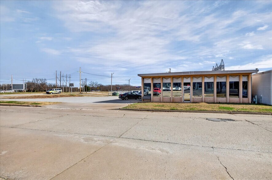218 S Comanche Ave, Bartlesville, OK à vendre - Photo du bâtiment - Image 2 de 19