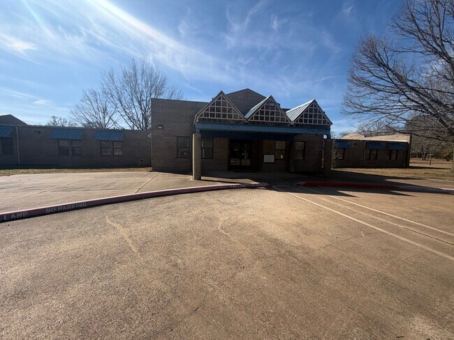 Plus de détails pour 1301 E Houston Ave, Crockett, TX - Spécialité à vendre