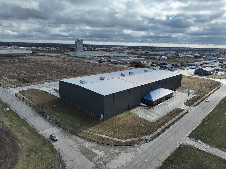 2300 Raney, Effingham, IL à louer - Photo du bâtiment - Image 2 de 30