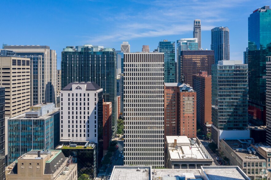 625 N Michigan Ave, Chicago, IL à louer - Photo du bâtiment - Image 3 de 12