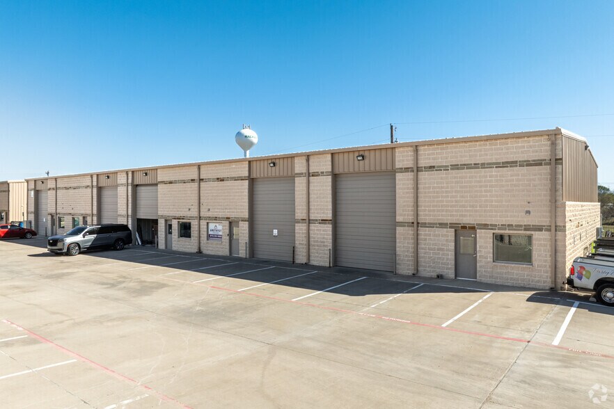 207 King Rd, Frisco, TX à louer - Photo du bâtiment - Image 3 de 16