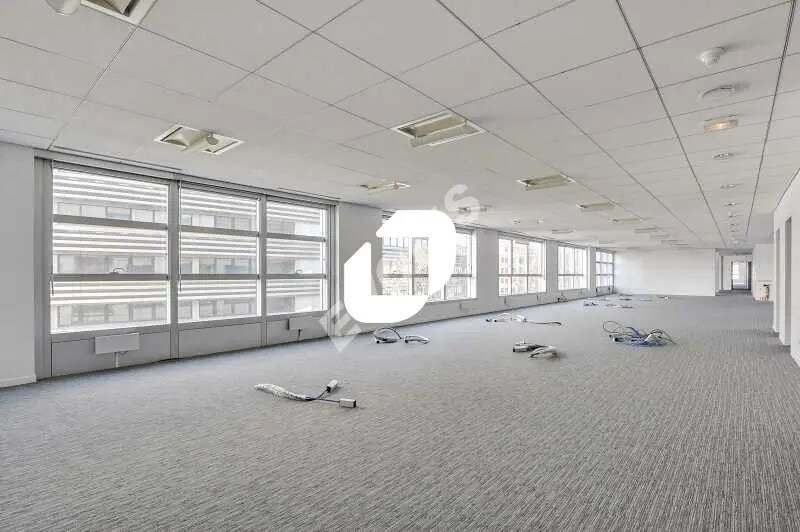 Office in Saint-Denis for lease - Interior Photo - Image 3 of 11