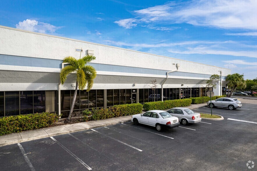 5001-5035 N Hiatus Rd, Sunrise, FL à louer - Photo du bâtiment - Image 2 de 12