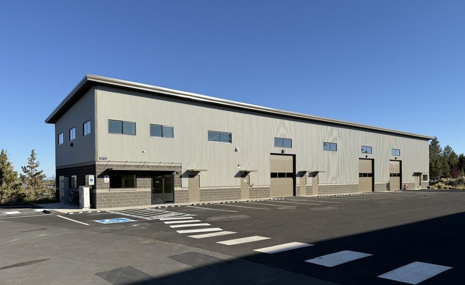 20723 Brinson Blvd, Bend, OR for lease - Building Photo - Image 1 of 12
