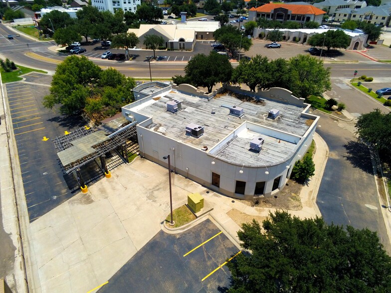 102 Del Ct, Laredo, TX for sale - Building Photo - Image 2 of 7