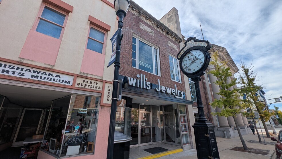 107 Lincolnway East, Mishawaka, IN à vendre - Photo du bâtiment - Image 2 de 8