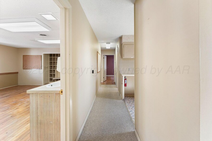206 S Bliss Ave, Dumas, TX à vendre - Photo intérieure - Image 3 de 25