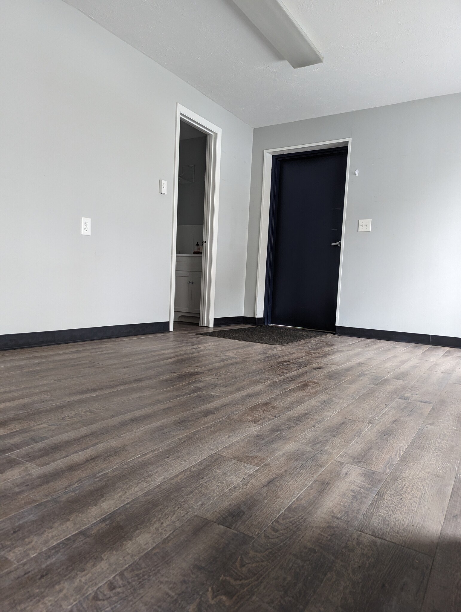 261 Ushers Rd, Clifton Park, NY for lease Interior Photo- Image 1 of 4