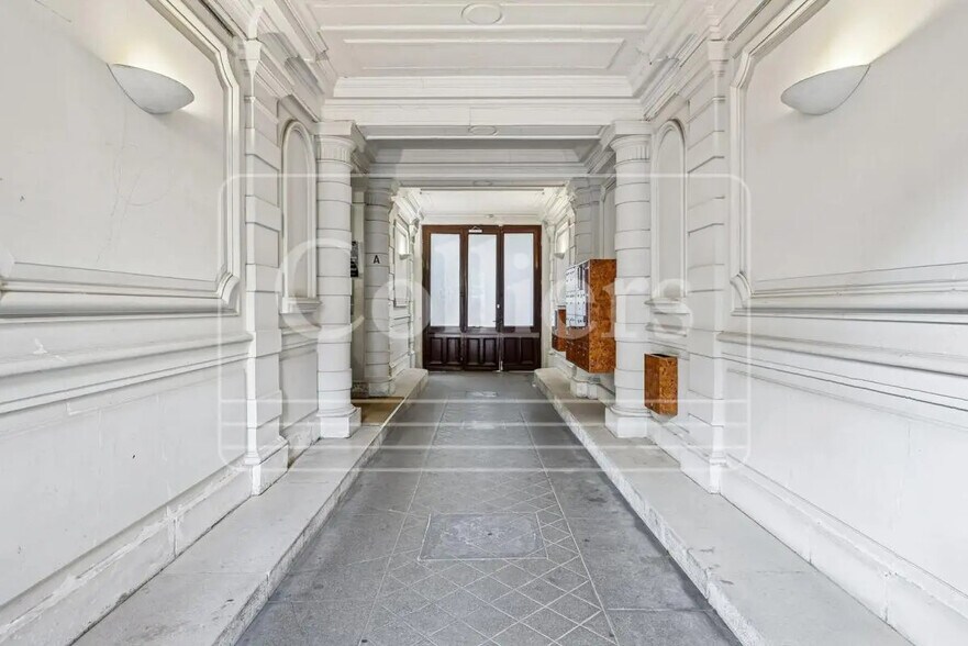 122 Boulevard Saint-Germain, Paris à vendre - Photo du bâtiment - Image 2 de 9