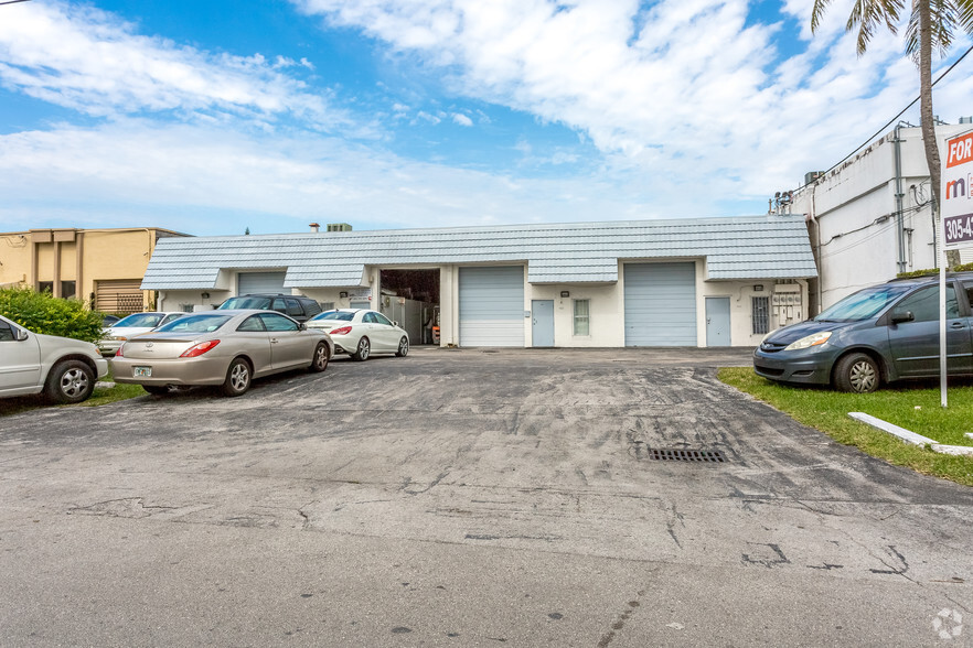 7865-7877 NW 56th St, Miami, FL for lease - Primary Photo - Image 1 of 7