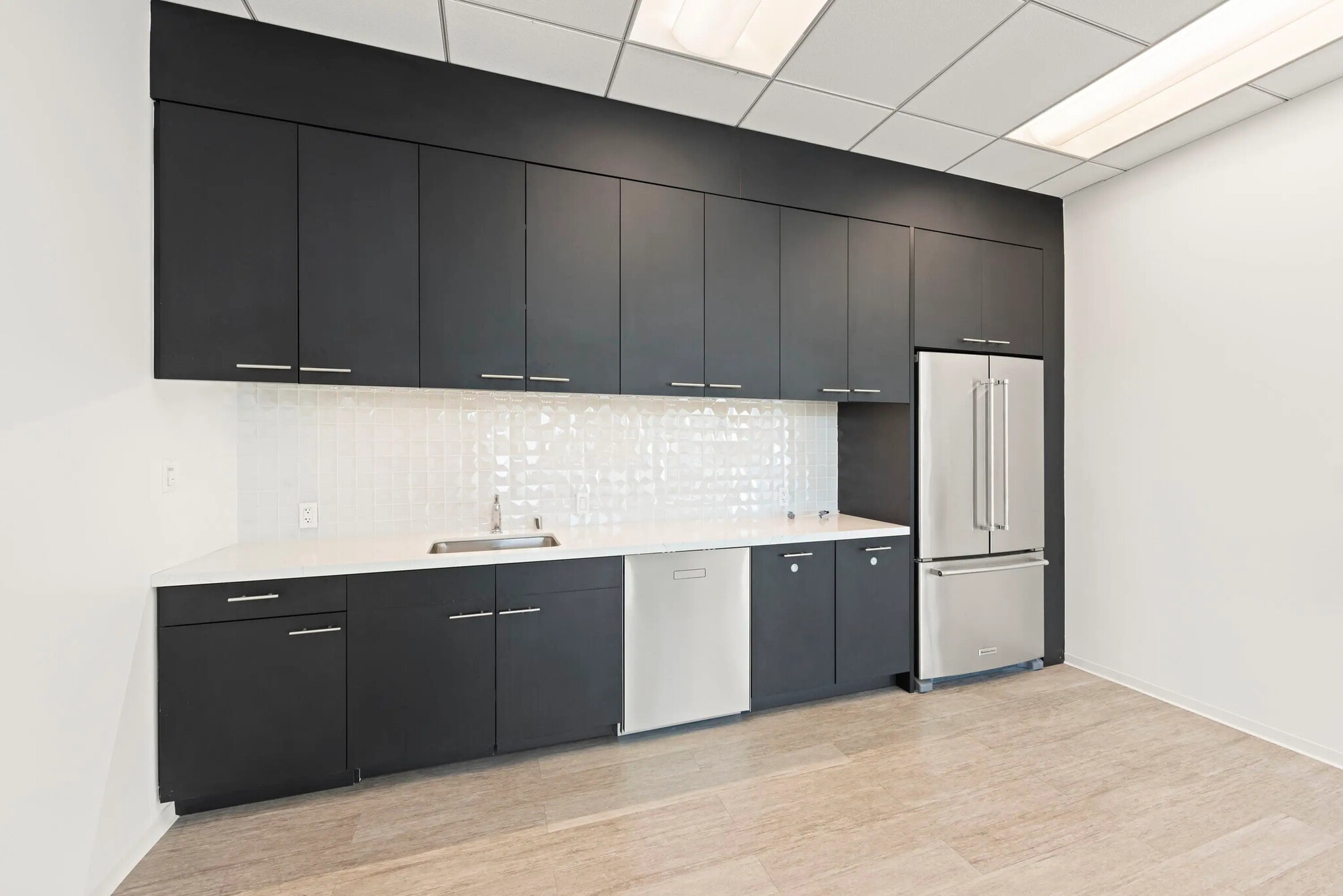 4270 Executive Sq, La Jolla, CA for lease Interior Photo- Image 1 of 5