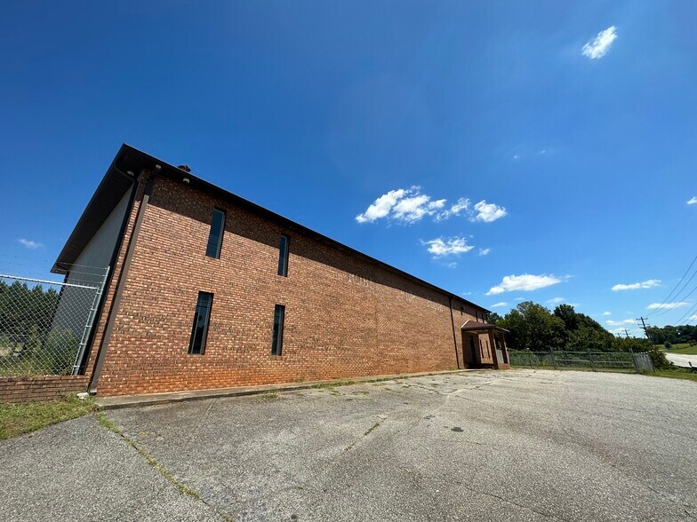 354 Hyatt St, Gaffney, SC à louer - Photo du bâtiment - Image 2 de 22